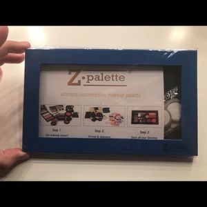 Brand new! Large Z palette - in original wrapping